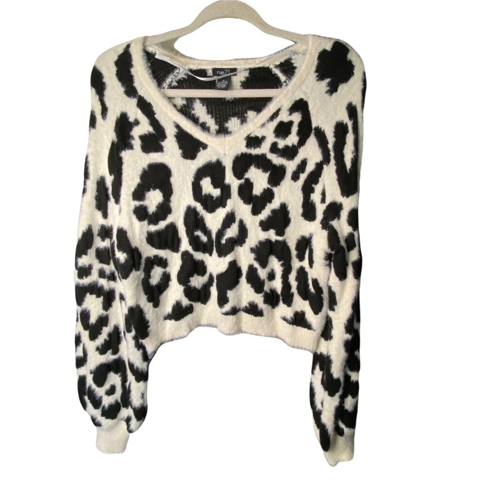 Rue 21 Black/White Fuzzy Cheeta Print Cropped Sweater Size M